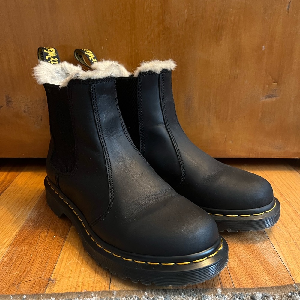 Dr. Martens 2976 WOMEN'S FAUX FUR LINED CHELSEA BOOTS